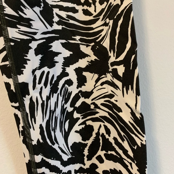 Aerie zebra leggings - medium - Picture 3 of 3